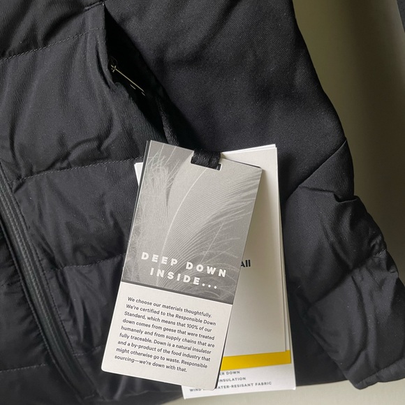 NWT Lululemon down for it all jacket black - Picture 8 of 16